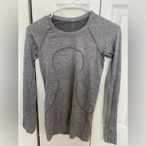 Lululemon Long Sleeve Grey swiftly long sleeve in size 4!!!